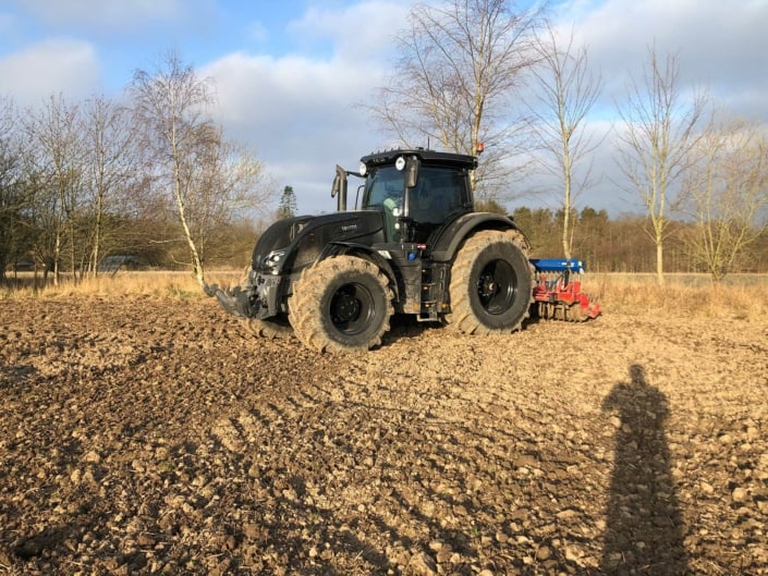 sort traktor